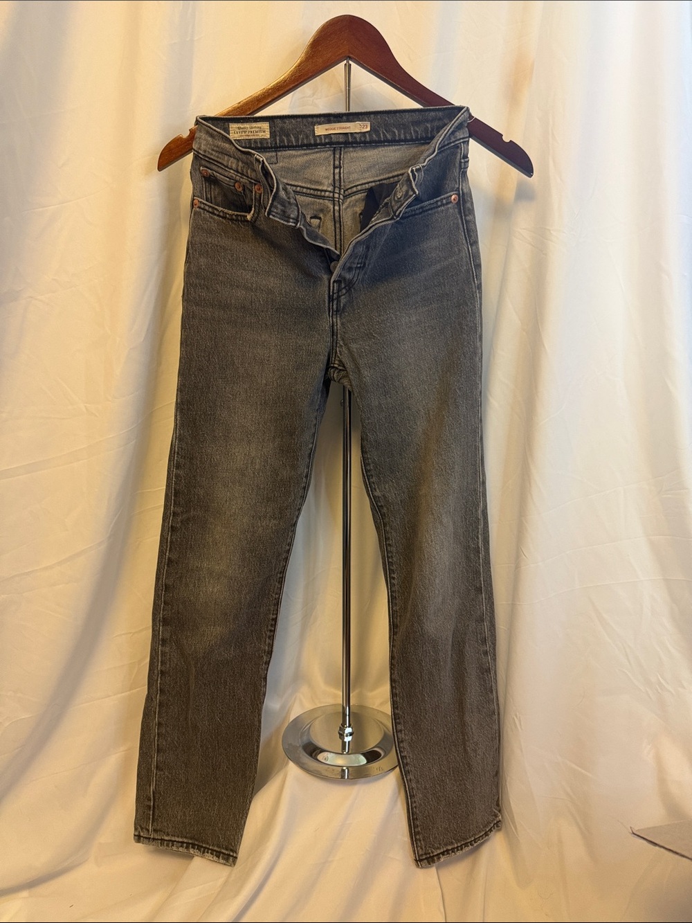 Levi’s Wedgie Straight Jeans Black Wash High Rise Size 23